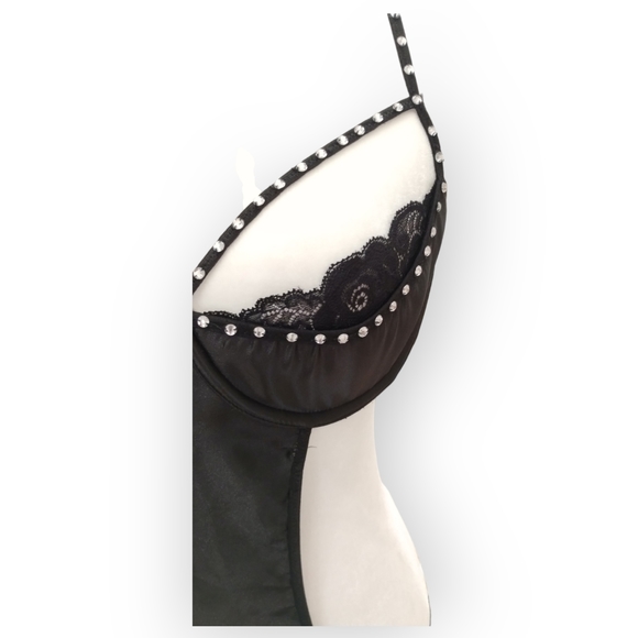 SEDUCTION BY FREDERICK'S OF HOLLYWOOD - Picture 4 of 7